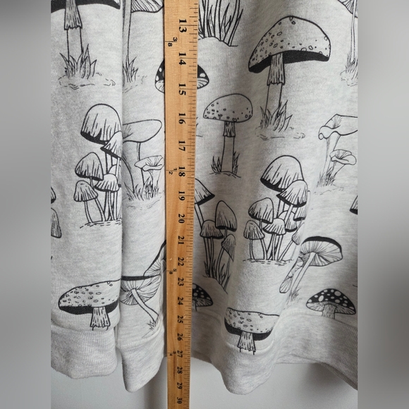 LA SOUL Gray and Black Mushroom Print Sweatshirt Womens Size 1X - Picture 9 of 11